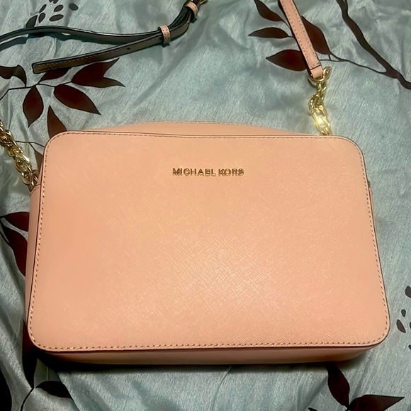 soft pink michael kors crossbody excellent condition!! - Picture 3 of 5